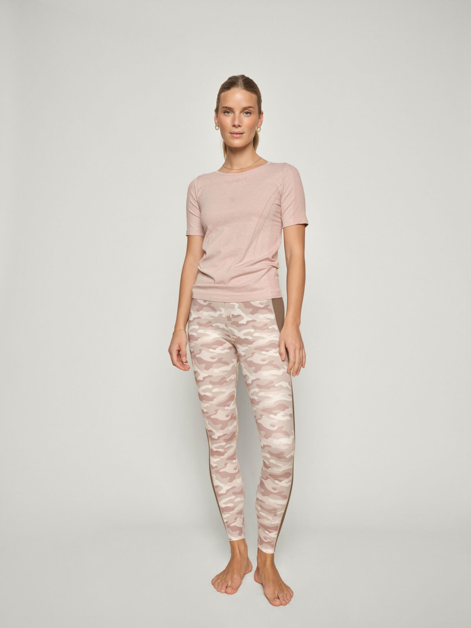 Modelshot / Ecru / Detail